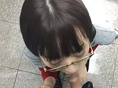 彼は椅子の上と床の上に日焼け棒を投げた 長身 女 エロ