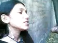 彼は車の中で掃引したときに友人は彼の写真を撮るでしょう おんな エロ 動画