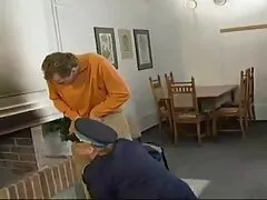金髪の穴のメンバーを訓練する 刺青 女 エロ 動画