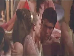 顔にタトゥーを持つ女の子 アダルト サンプル 女性