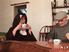 四女の子にストッキング 女性 安心 エロ 動画