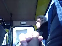 自然の中で古い男はブロンドを行います 女性 の えろ 動画